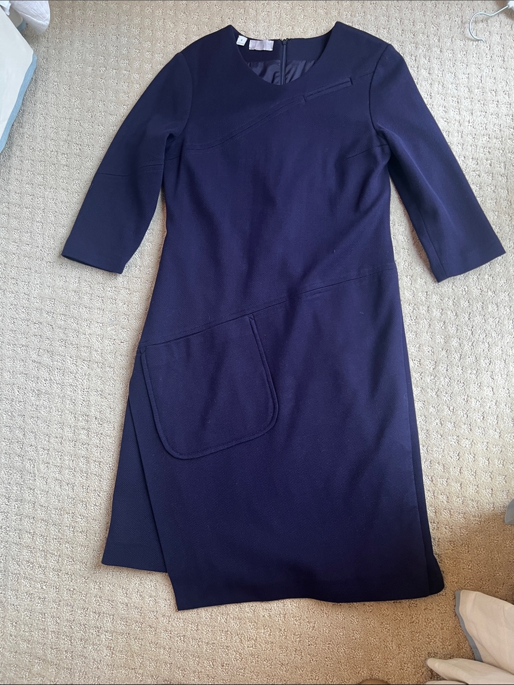 Carlisle sheath dress. Pockets detail. Size 8